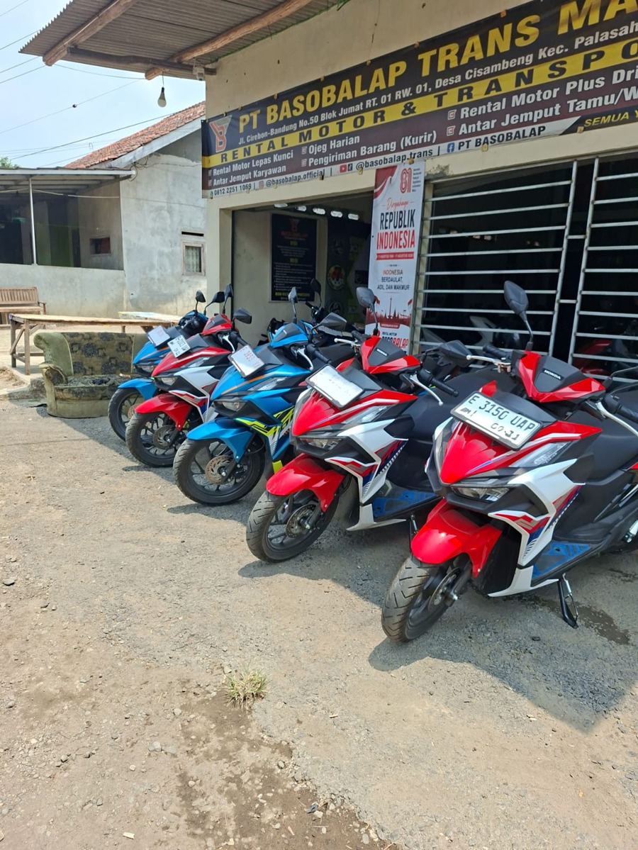 Deretan motor Honda Vario di garasi Baso Balap Cisambeng